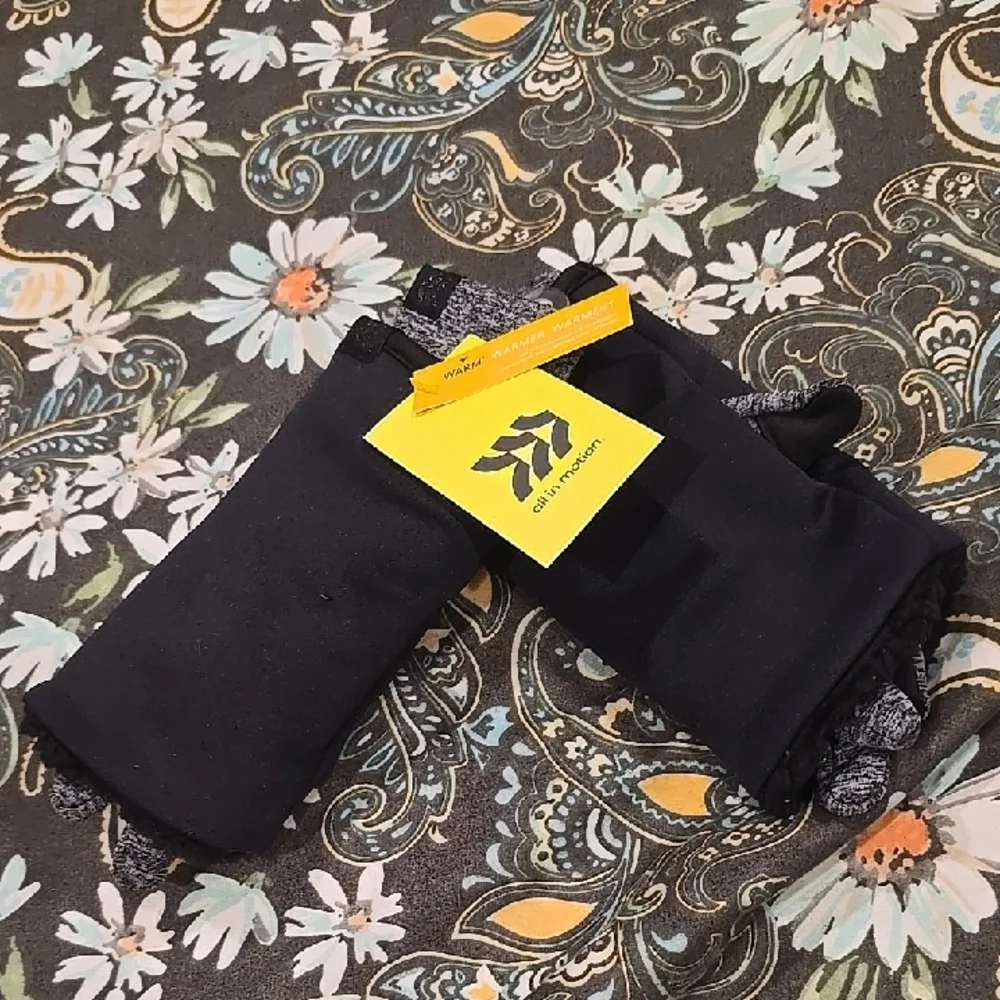 ❤️10/$40 New Black and Gray Kids Gloves